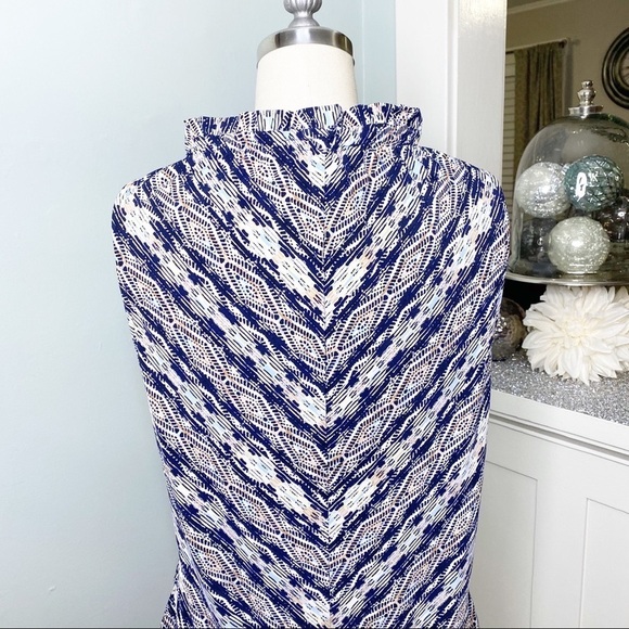 White House Black Market Chevron Tie Front Sleeveless Blouse Blue & White - Picture 10 of 12